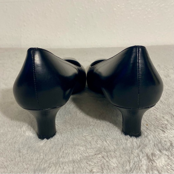 Salvatore Ferragamo Black Leather Kitten Heels Women’s Size 8.5B - Picture 5 of 12